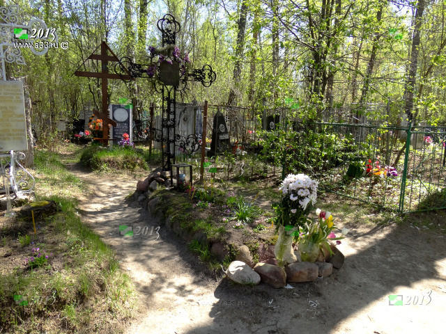 Безымянная могила на кладбище в селе Пятница (Великодворье) Гусь-Хрустального района Владимирской области