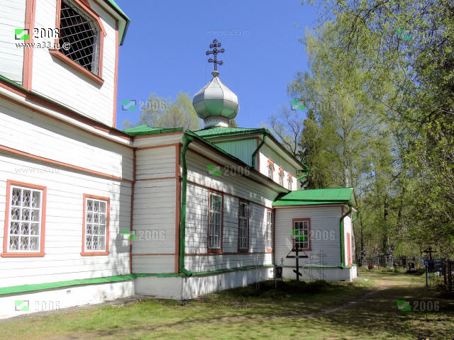 Южный вход церкви в селе Пятница (Великодворье) Гусь-Хрустального района Владимирской области