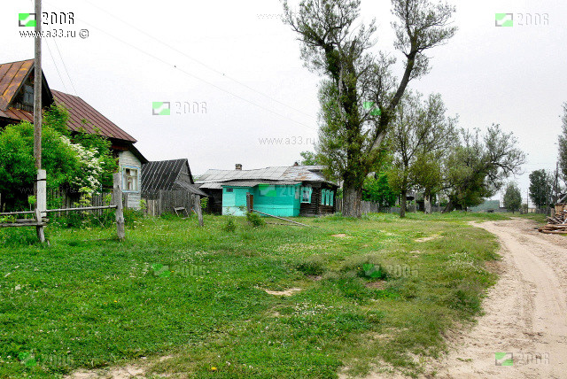 Неровная красная линия застройки в деревне Починки Гусь-Хрустального района Владимирской области