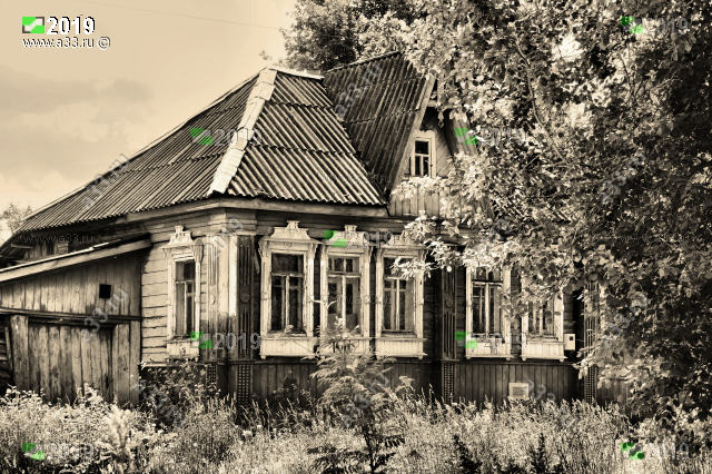 Дом на шесть окон с щипцовой кровлей в деревне Старково Гусь-Хрустального района Владимирской области