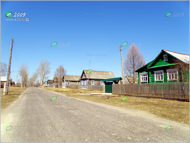 Главная улица села Тихоново Гусь-Хрустального района Владимирской области она же единственная