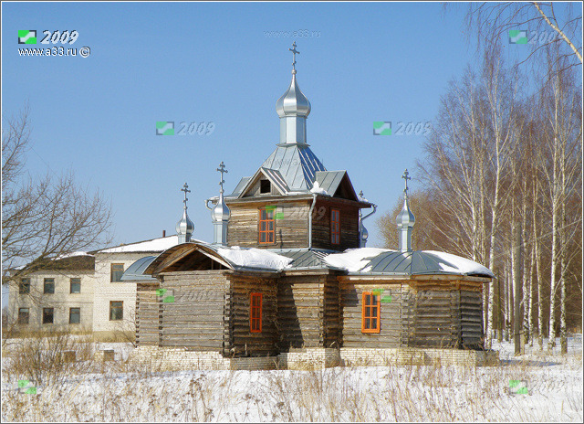 Вид на церковь Праведного Петра Великодворского в Уляхино с юго-востока