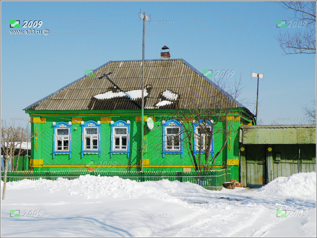 Сельский одноэтажный деревянный дом на 5 окон село Уляхино Гусь-Хрустального района Владимирской области