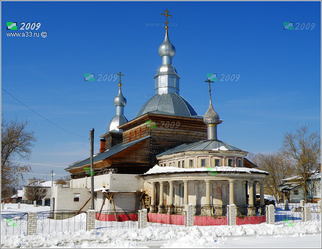 Вид Еслисаветинской церкви в посёлке Великодворский Гусь-Хрустального района Владимирской области с юго-востока 2009