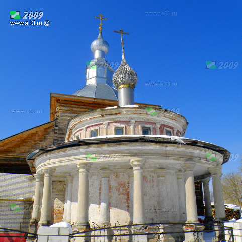 Каменно-деревянная церковь в посёлке Великодворский Гусь-Хрустального района Владимирской области