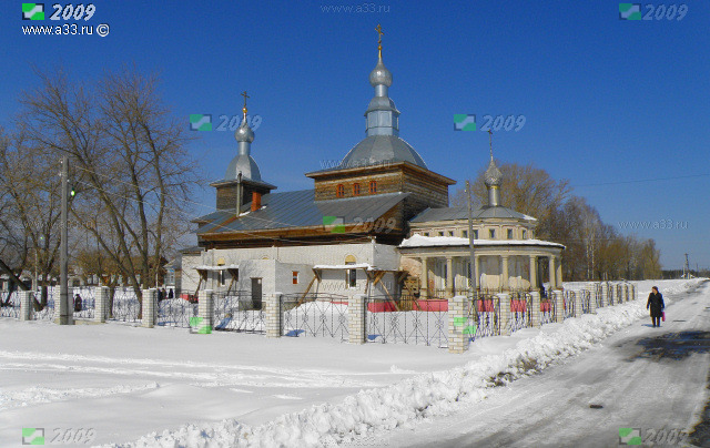 К 2009 году церковь в посёлке Великодворский Гусь-Хрустального района Владимирской области приросла территорией и обзавелась собственной оградой