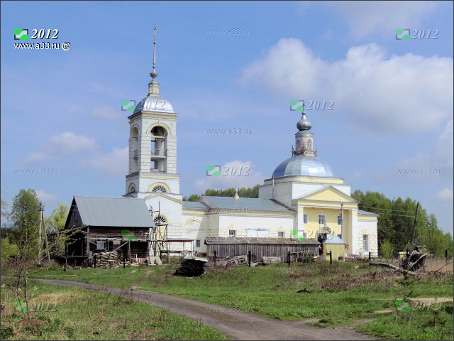 Вид Вознесенской церкви села Вешки Гусь-Хрустального района Владимирской области с юга 2012