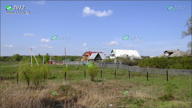 Дачные дома возле храма в селе Вешки Гусь-Хрустального района Владимирской области 2012