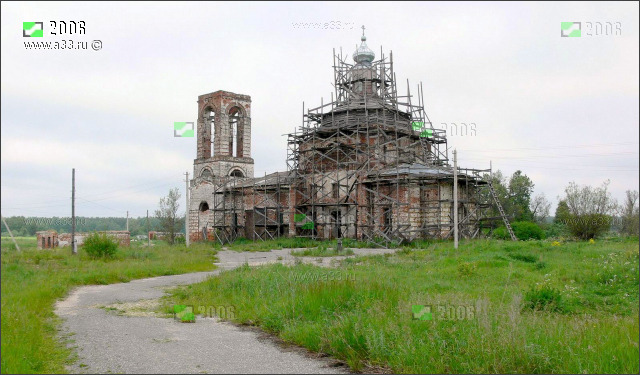 Вешкинский храм села Вешки Гусь-Хрустального района Владимирской области в процессе ремонта фото 2006 года