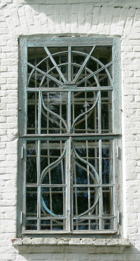 Окно трапезной Христорождественской церкви в Заколпье