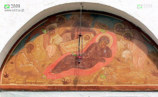 Храмовая икона на фасаде церкви Рожества Христова в Заколпье