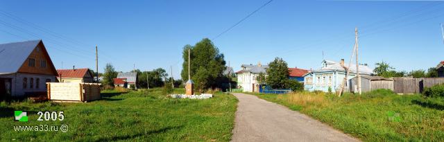 2005 Панорама центра деревни с часовней; Куницыно Камешковского района Владимирской области