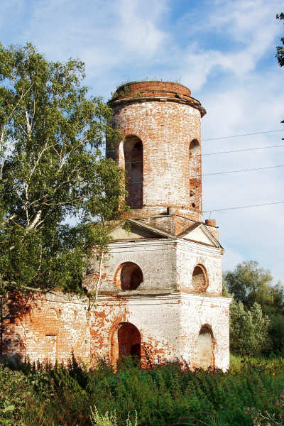 2005 Вид с северо-запада на колокольню Никольской церкви в Лаптево