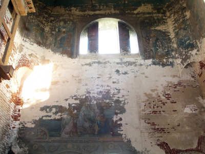 2005 Южная стена в интерьере основного объёма до ремонта Никольской церкви села Лаптево Камешковского района Владимирской области