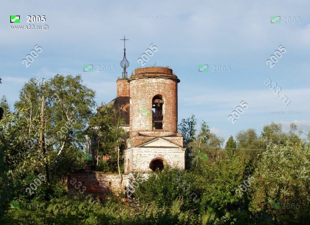 2005 Вид с запада на колокольню Никольской церкви села Лаптево Камешковского района Владимирской области