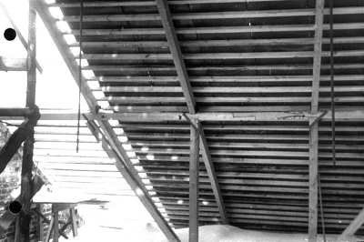 1987 силовые узлы стропильной системы в процессе работ на покрытии трапезной Покровской церкви в деревне Ельцы Киржачского района Владимирской области