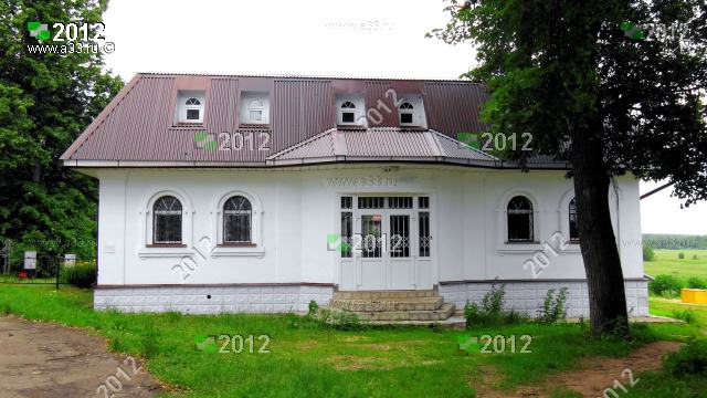 2012 Служебное здание рядом с Никольской церковью в селе Филипповское Киржачского района Владимирской области