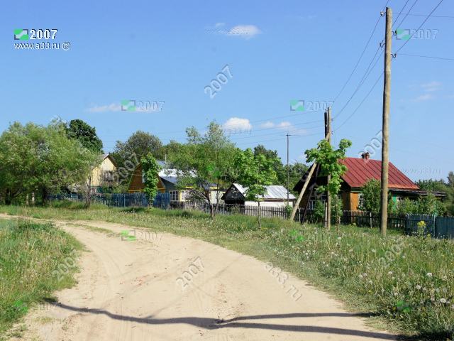 2007 Главная улица деревни Фуникова Гора Киржачского района Владимирской области выруливает на юго-восток, к Фетиново