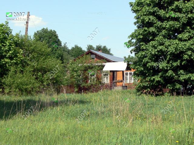 2007 Жилой дом с колодцем в деревне Фуникова Гора Киржачского района Владимирской области