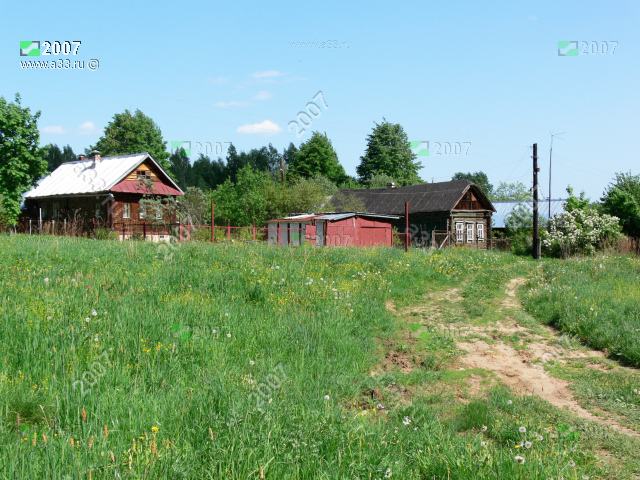2007 Типичная жилая застройка деревни Фуникова Гора Киржачского района Владимирской области