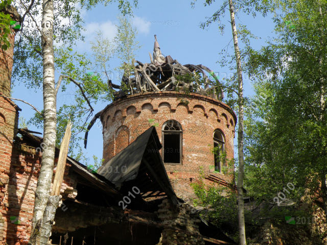 Завершение ротонды Пантелеимовской церкви в Кашино Киржачского района Владимирской области 2010 год