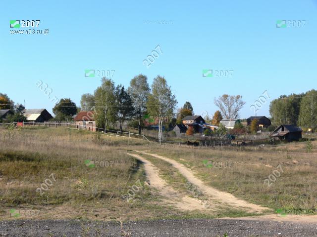 Въезд в деревню Перегудово Киржачского района Владимирской области по грунтовке в 2007 году