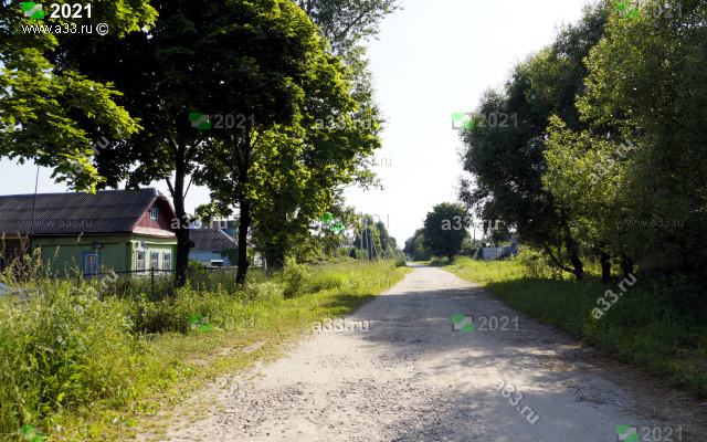 2021 Главная улица деревни Савельево Киржачского района Владимирской области в районе 30-х домов