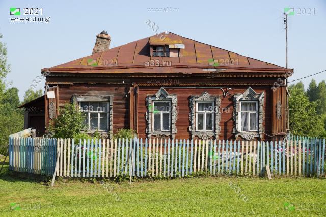2021 Старый дом на три окна в деревне Савельево Киржачского района Владимирской области