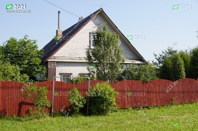2021 Жилой дом обшитый чистым крашеным тёсом в деревне Савельево Киржачского района Владимирской области