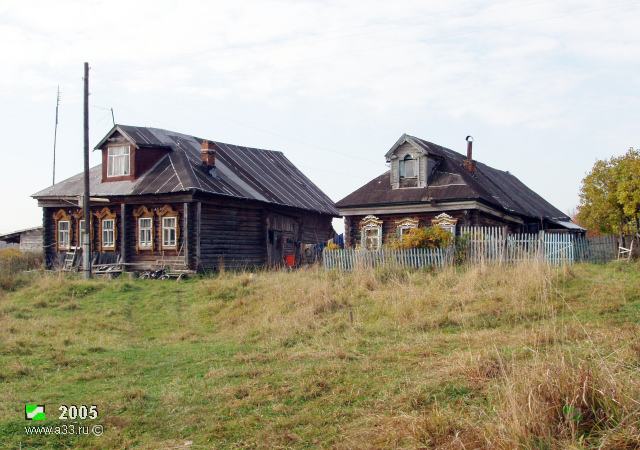2005 Одноэтажная жилая застройка старыми домами в деревне Скоморохово Киржачского района Владимирской области