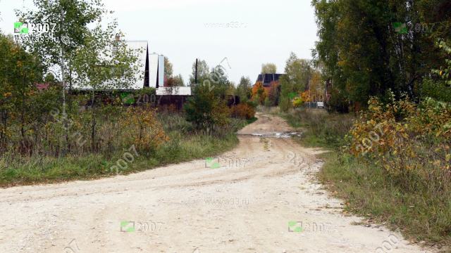 2007 Типичная улица в дачном раю деревни Старово Киржачского района Владимирской области