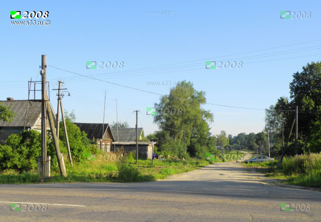 Улица Красный Путиловец в посёлке Дубки на въезде, основная улица
