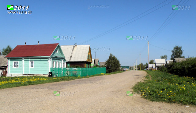 Главная улица деревни Красная Гора Кольчугинского района Владимирской области