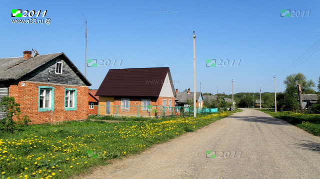 Типичная архитектура жилой застройки в деревне Красная Гора Кольчугинского района Владимирской области