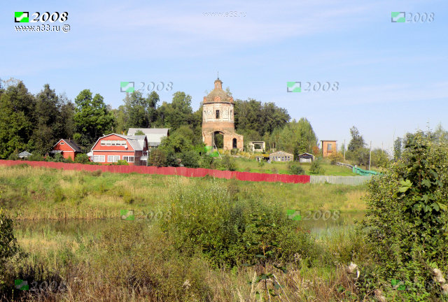 Панорама церкви в деревне Кудрявцево Кольчугинского района Владимирской области с дороги