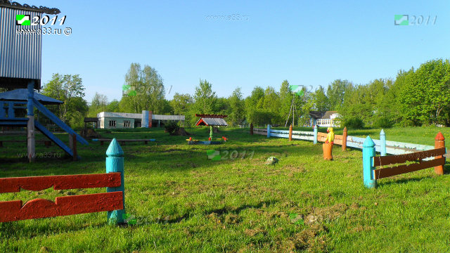 ДОЛ Кудрявцево, на заднем плане столовая и жилые корпуса