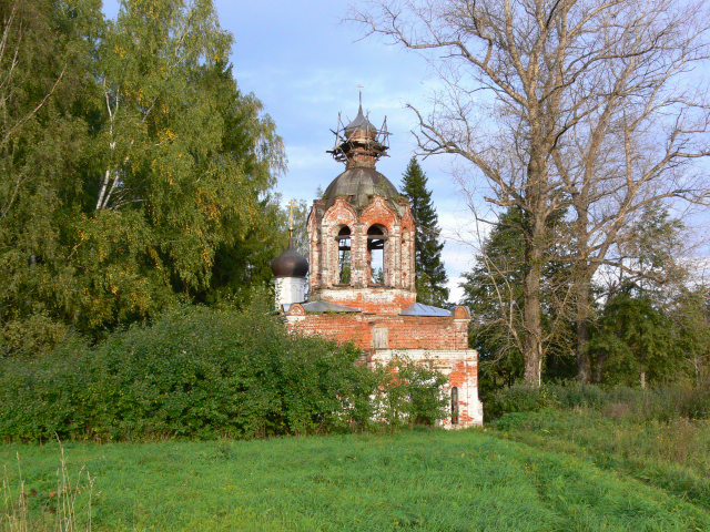 Каменный храм великомученицы Екатерины в Козлятьево, Копосово (Поляны) тож, построен графом Зубовым в 1843 году