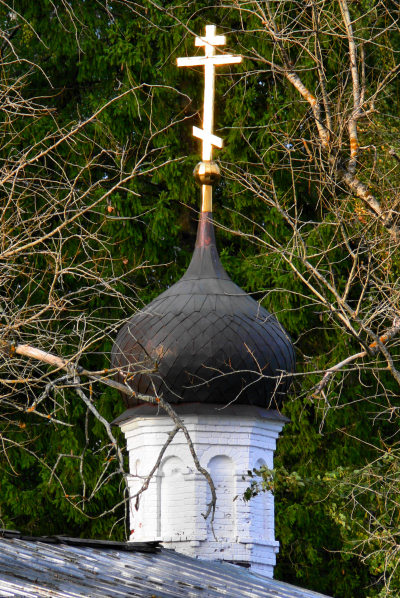 Новая глава покрытая медью и крест с напылением нитрида титана под золото на Екатерининской церкви в Козлятьево
