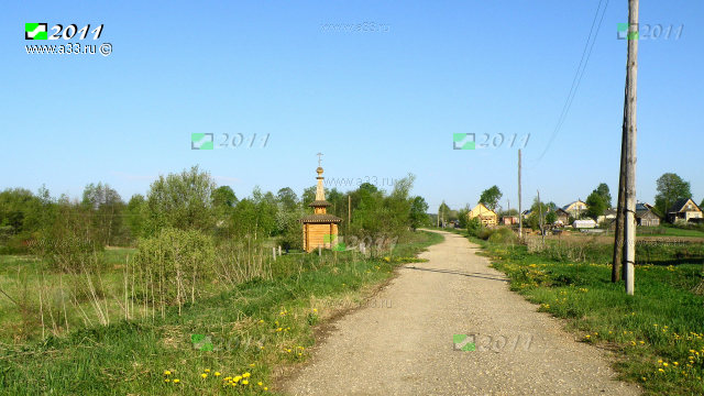 Деревянная часовня установлена в дальней части деревни Поздняково Кольчугинского района Владимирской области