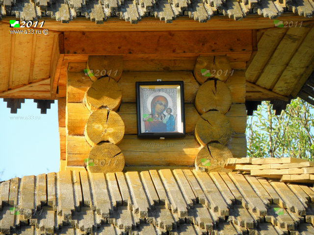 Фасадная храмовая икона на православной часовне в деревне Поздняково Кольчугинского района Владимирской области