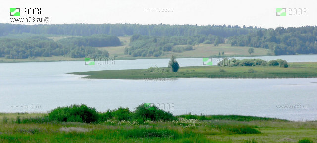 Устойством дамбы на реке Пекше образовано Кольчугинское водохранилище