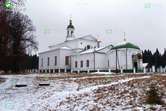 Церковь Воздвижения Креста Господня в Снегирёво зимой