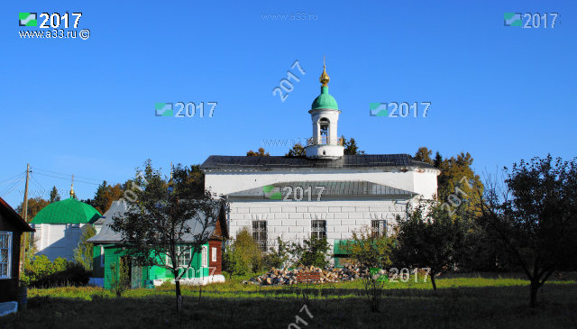 Крестовоздвиженская церковь с криптой, под церковью родовая усыпальница Салтыковых