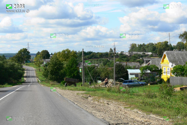 Главная улица деревни Стенки Кольчугинского района Владимирской области она же трасса Р75