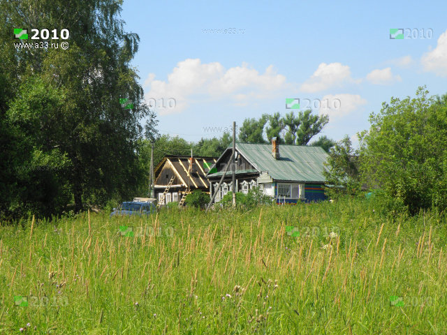 Типичная архитектура жилой застройки деревни Тютьково Кольчугинского района Владимирской области