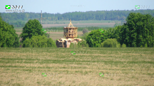 Вид строящейся Сергиевской церкви в Товарково в мареве летних полей