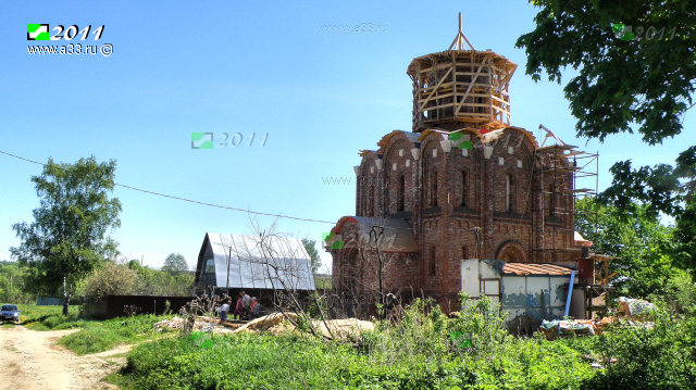 Вид запада на строящуюся церковь в деревне Товарково Кольчугинского района Владимирской области