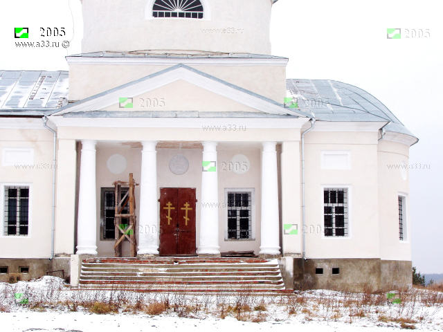 Казанская церковь села Завалино Кольчугинского района, южный фасад в стиле классицизма