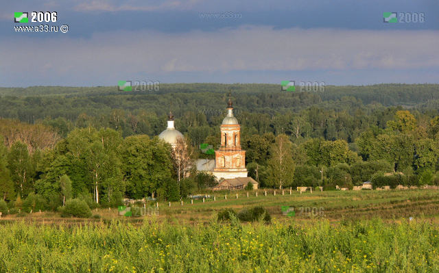 Казанская церковь и кладбище села Завалино Кольчугинского района Владимирской области