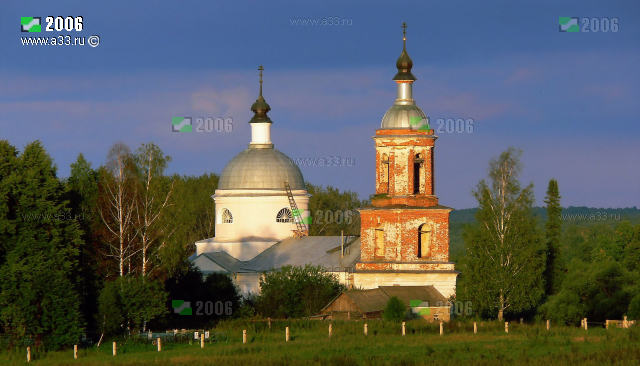 Казанская церковь села Завалино Кольчугинского района вид летом с северо-запада